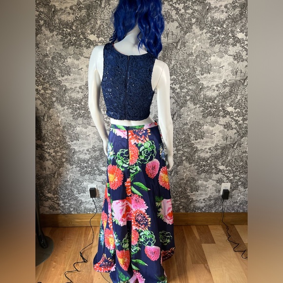 Vintage Two-Piece Floral Dress - Picture 4 of 11